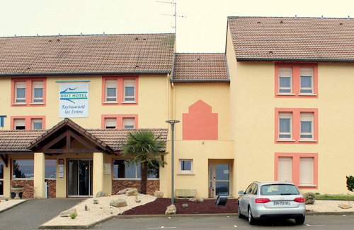 Saint-Saturnin Hotel | Brit Hotel les Evens