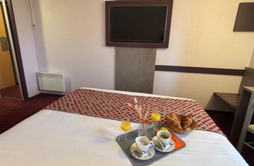 Saint-Saturnin Hotel | Brit Hotel Les Evens