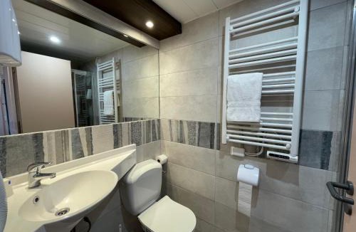 Fayet Hotel | Brit Hotel St-Quentin/Nord