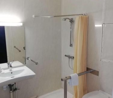 Fumel Hotel | Brit Hotel Vallee du Lot