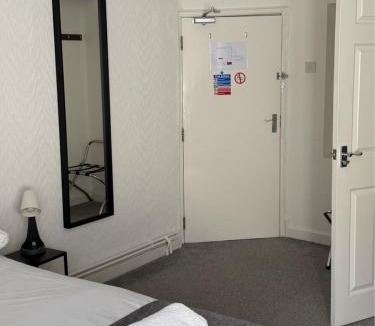 Sherborne Hotel | Britannia inn