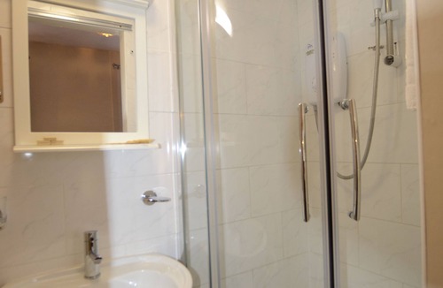 Valentines Hotel | Britannia Inn Hotel