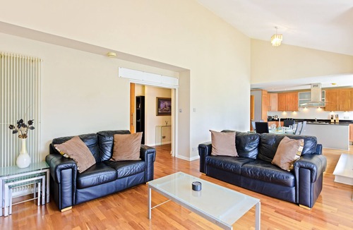 Newhaven Apartment | Britannia Penthouse