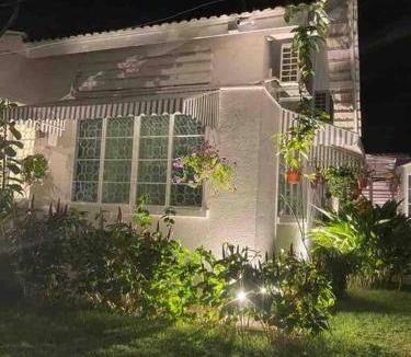 George Town Villa | British Granny's Cottage in Georgetown