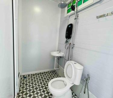 George Town Villa | British Granny's Cottage in Georgetown