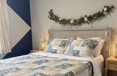 Salisbury House | British House Book Lovers Inn