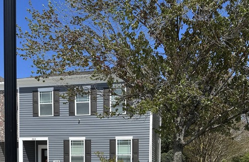 Salisbury House | British House Book Lovers Inn