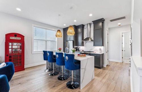South Nashville House | British Theme Downtown Nashville Hangout + Hot Tub