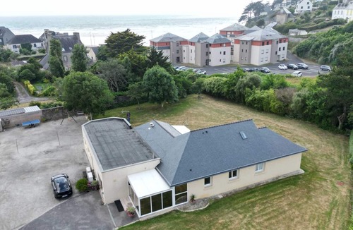 Saint-Nic Villa | Brittany house 12 people interior swimming pool edge of sea