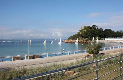 Trebeurden Apartment | Brittany Trébeurden Residential flat directly on the beach