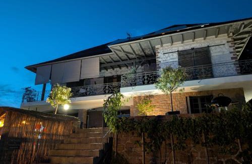 Malemort-sur-Correze Apartment | Brive, La Villa Bellevue