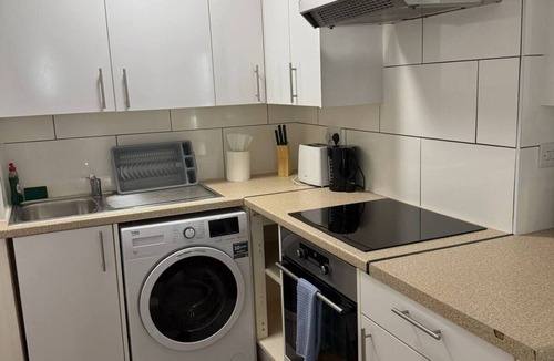 Coldharbour Apartment | Brixton BT7