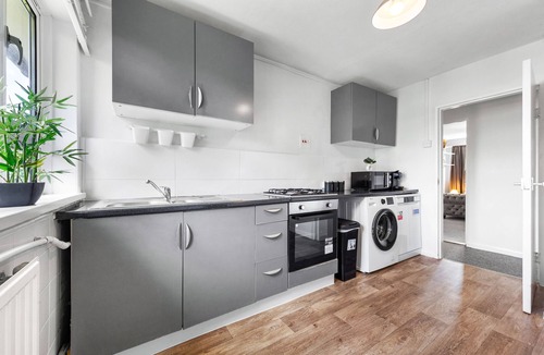 Coldharbour Apartment | Brixton Spacious - FBS Homes