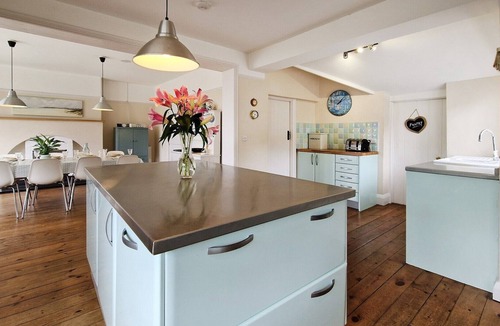 Croyde House | Broad-De Sleeps 10 | Pet Friendly* | Near Beach