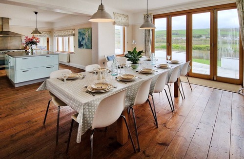 Croyde House | Broad-De Sleeps 10 | Pet Friendly* | Near Beach
