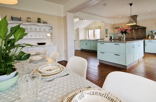 Croyde House | Broad-De Sleeps 10 | Pet Friendly* | Near Beach