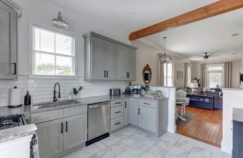 Historic District - North Apartment | Broad Flat, Modern | Relaxing | Walk to Everything