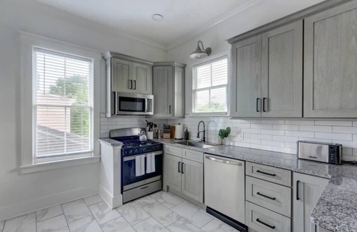 Historic District - North Apartment | Broad Flat, Modern | Relaxing | Walk to Everything