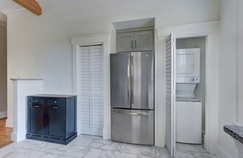 Historic District - North Apartment | Broad Flat, Modern | Relaxing | Walk to Everything