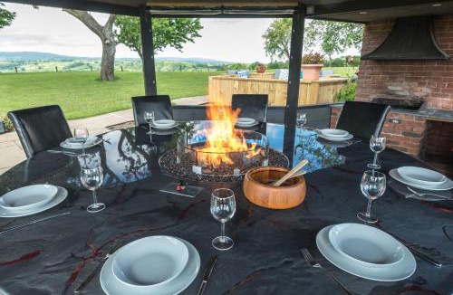 Clows Top House | Broad Meadows Farmhouse 12 Guests