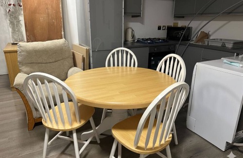 Broad Oak Apartment | Broad Oak Stays – 2BR Flat for 6 with Parking