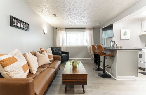 Broad Ripple Apartment | Broad Ripple Gem: Walkable!
