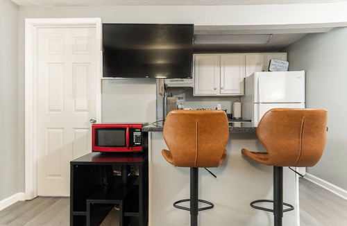 Broad Ripple Apartment | Broad Ripple Gem: Walkable!