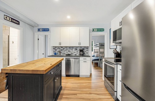 Bethel Apartment | Broad Street 1 | Pine