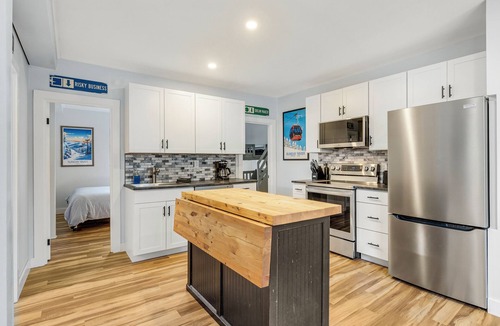 Bethel Apartment | Broad Street 1 | Pine