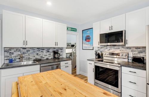 Bethel Apartment | Broad Street 1 | Pine