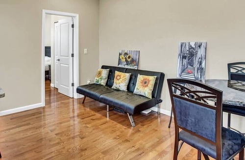 Newbold Apartment | Broad Street Beauty Modern 2BR**