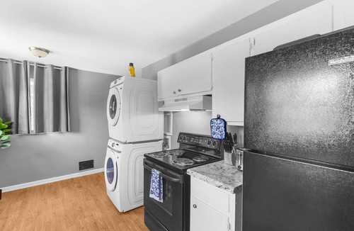 New Castle House | Broadmoor Brick Haven- 2 Units/Great for Groups