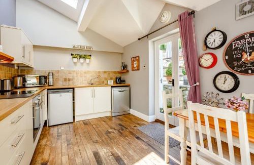 Tidenham Apartment | Broadrock Accommodation - Clock Cottage
