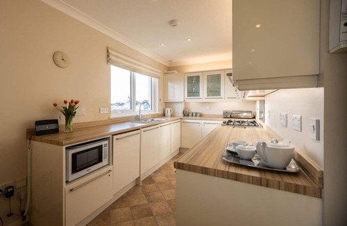 Instow Apartment | Broadwaters - 2 bed waterfront apartment in Instow