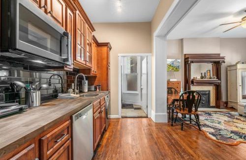Highlands Apartment | Broadway Basecamp!