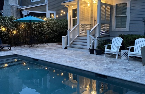 Saint Simons Heights House | BROADWAY BREEZE ~ Close to Beach/Shopping/Dining ~ Heated Pool - Spa - Sleeps 8