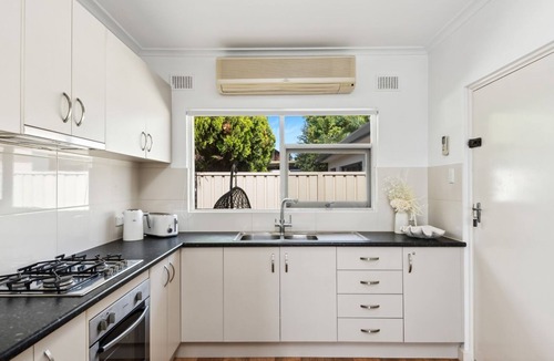 Glenelg South Apartment | Broadway by The Beach