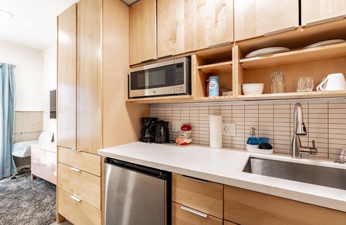 Yesler Terrace Hotel | Broadway-Condotel on First Hill