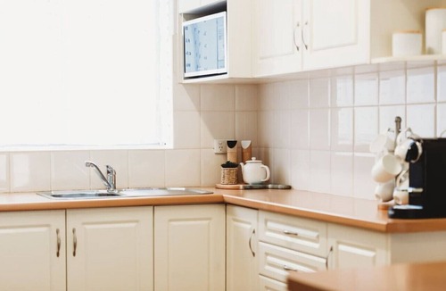 Glenelg South Apartment | Broadway Getaway - 150 Metres to Beach