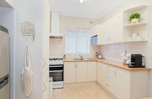 Glenelg South Apartment | Broadway Getaway - 150 Metres to Beach