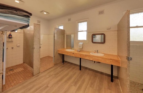 Parkes Hotel | Broadway Hotel