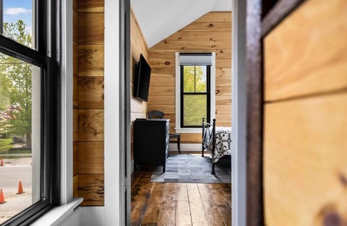 Suttons Bay House | Broadway House Summar