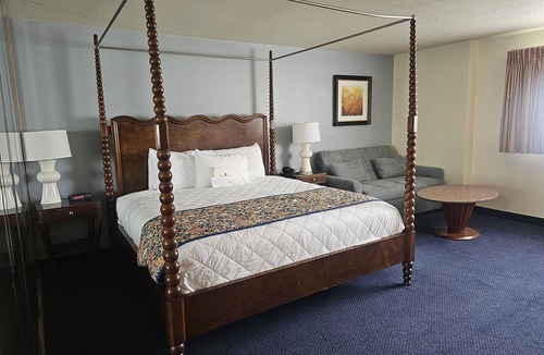 Westside Hotel | Broadway Inn Conference Center