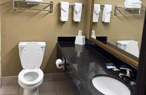 Oklahoma City Hotel | Broadway Inn & Suites OKC