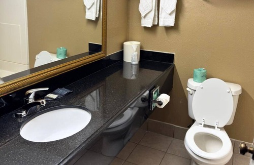 Oklahoma City Hotel | Broadway Inn & Suites OKC