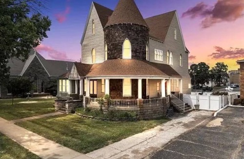 Sedalia House | Broadway Place "Stay in History"