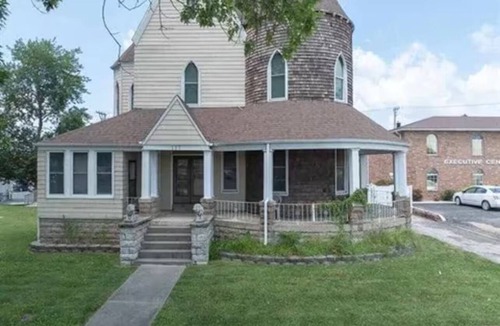 Sedalia House | Broadway Place "Stay in History"