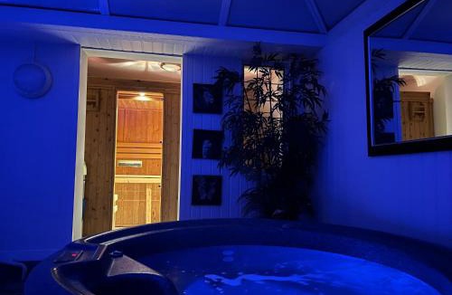 Herne Bay Villa | Broadway Pool House with Sauna & Jacuzzi