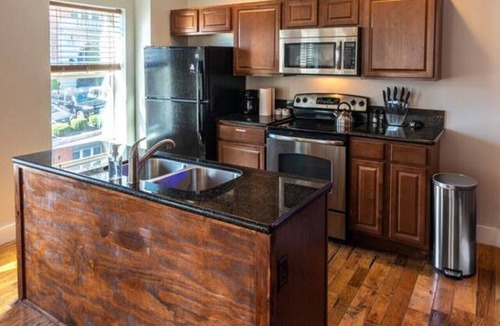 Pendleton Apartment | Broadway Suites - Stunning Downtown Condos