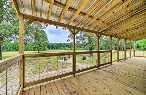 Broken Bow Apartment | Broken Bow Cabin on 15 Acres w/Stocked Fish Pond!